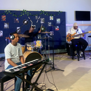 'Vibe' musical band in studio