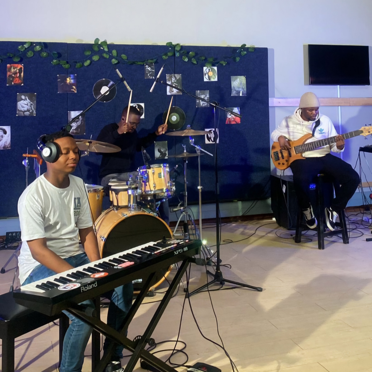 'Vibe' musical band in studio