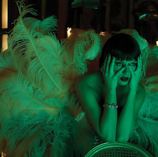 Taylor Swift is on fire as he looks fabulous and all feathered up in this picture. Picture: Instagram@Taylor Swift