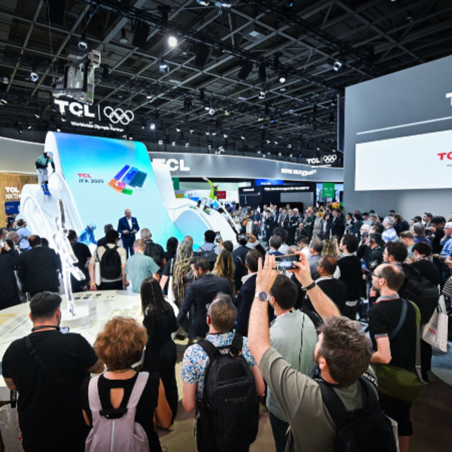 The display of C8K Premium QD-Mini LED technology