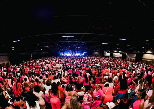 A stunning view of the crowd that filled the venue at Somizi’s unforgettable ‘Shades of Pink’ celebration. Picture: Instagram@SomiziMhlongo