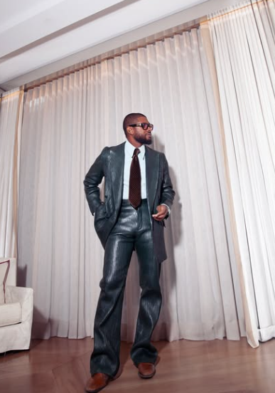 Usher effortlessly showed off his sleek look for the night, serving style with ease. Picture: Instagram@Usher
