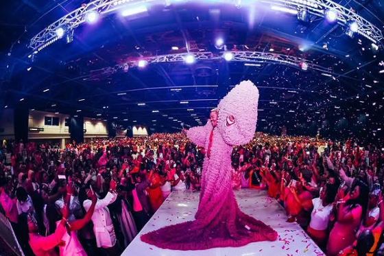 Hello, hello! Somizi warmly greeted his fans and guests from the stage at his event. Picture: Instagram@SomiziMhlongo