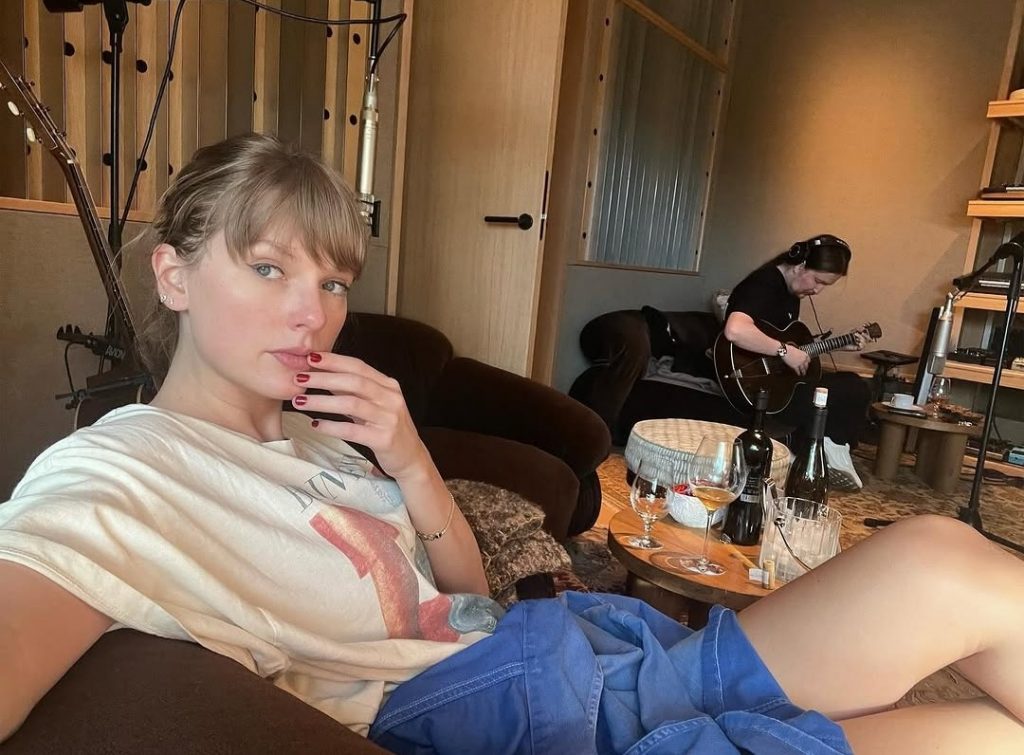 Selfie break: Taylor snaps a relaxed shot while a team member strums the guitar in the background. Picture: Instagram@TaylorSwift