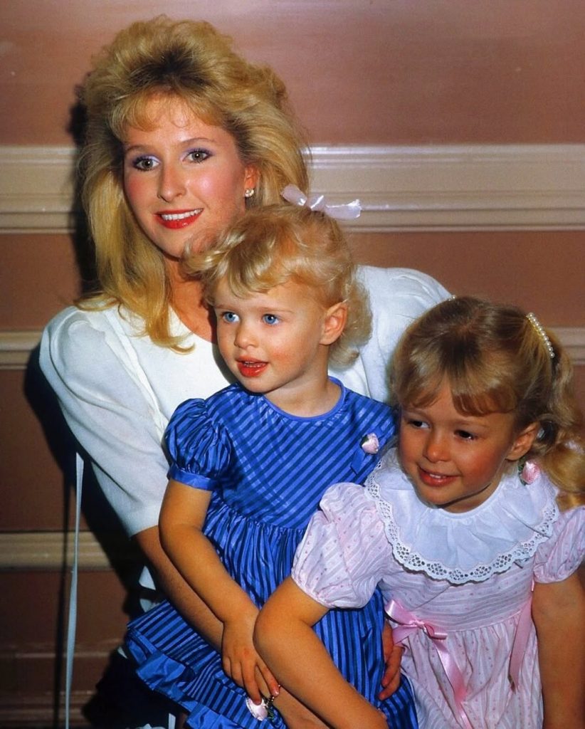 The two sisters as little girls with their mom, Kathleen Elizabeth Hilton, in the good old days. Picture: Instagram@ParisHilton