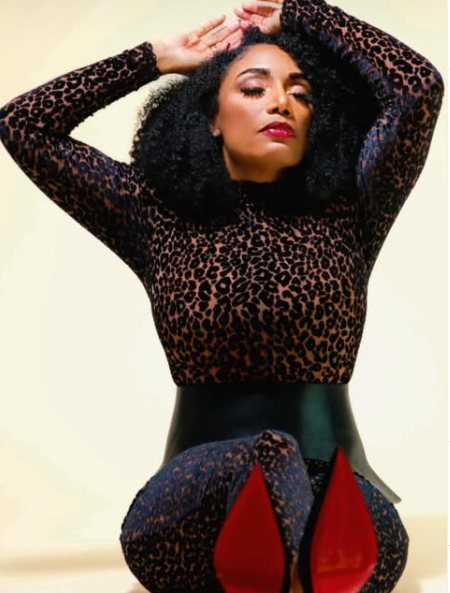 For her birthday, Karyn White shared a stunning photo showing that while the years may be adding up, her glow, style, and confidence are as fierce as ever. Picture: Instagram@KarynWhite