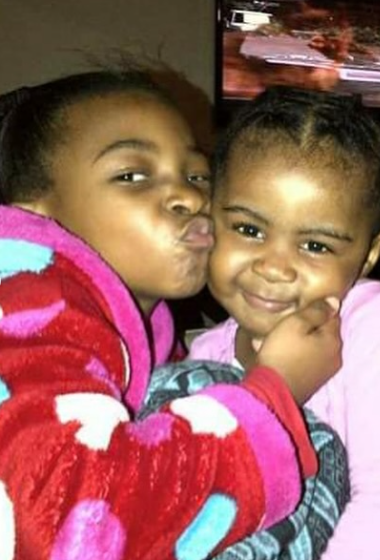 A throwback to when Slee's daughters, Bayanda and Entle, were just little girls. Picture: Instagram@SleeNdlovu