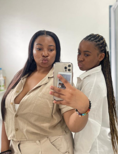 The two sisters Bayanda and Entle Mnguni posing together for a pic. Picture: Instagram@SleeNdlovu