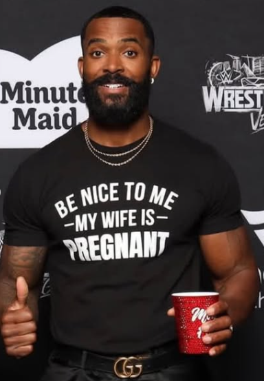 Bianca’s husband and WWE Superstar Montez Ford rocking a black T-shirt that reads, “Be nice to me, my wife is pregnant”. Picture: Instagram@BiancaBelair