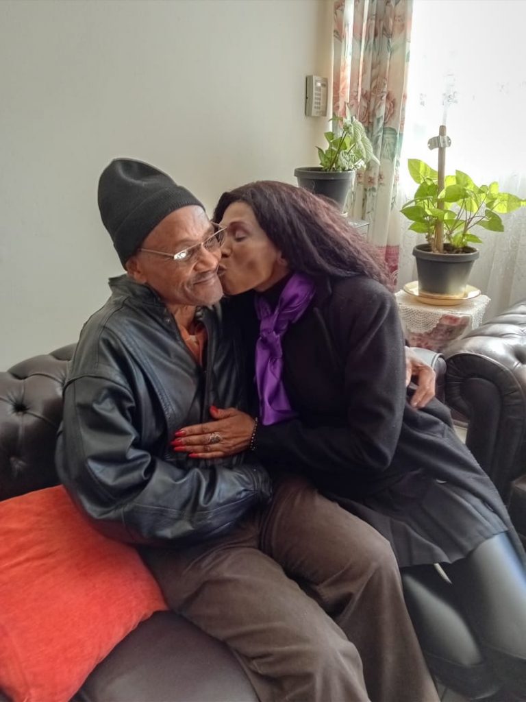 Bulelwa Arosi warmly kissed SupaFrika on the cheek as she expressed her joy at seeing him. Picture: Author's Own